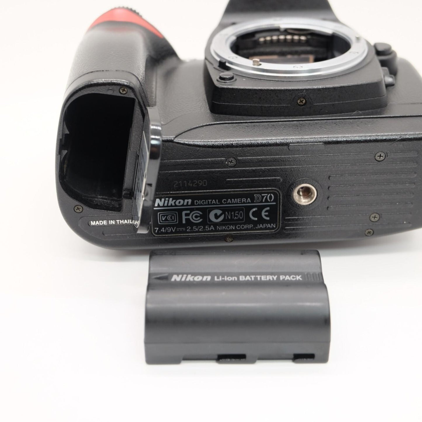 [Mint] Nikon D70 Black Only Body 6.1MP Digital Camera W/ Cap Japan #1117