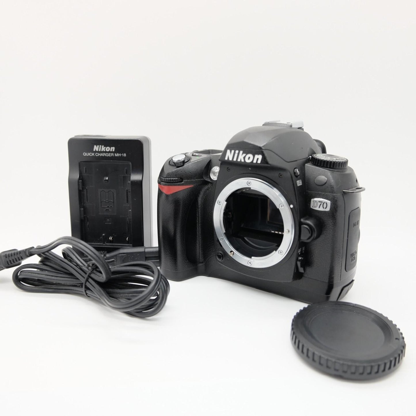 [Mint] Nikon D70 Black Only Body 6.1MP Digital Camera W/ Cap Japan #1117