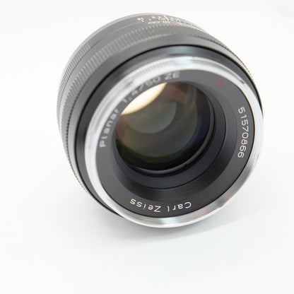 [N Mint] Carl Zeiss Planar T* 50mm F/1.4 ZE Lens for Canon EF W/ Hood Japan 1136