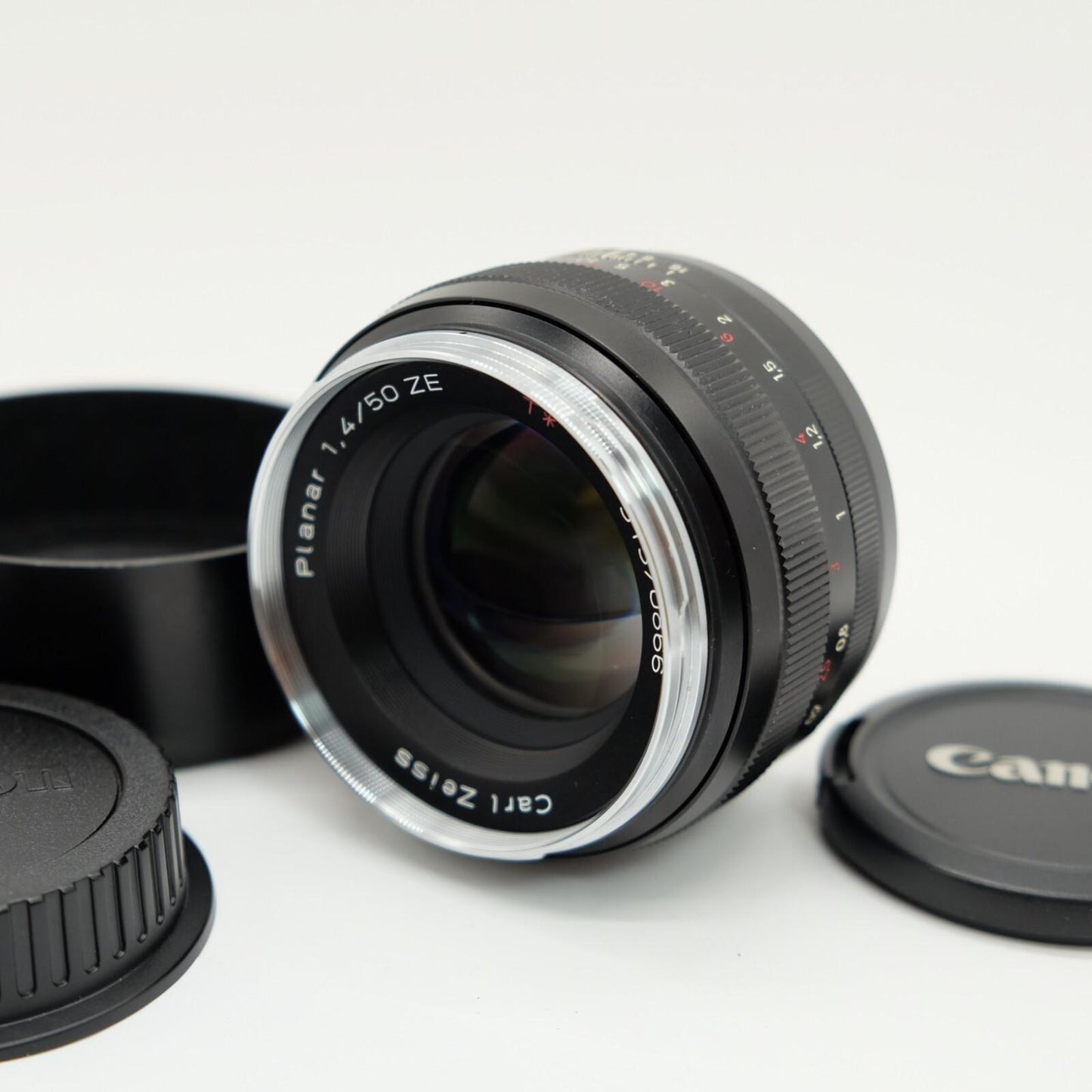[N Mint] Carl Zeiss Planar T* 50mm F/1.4 ZE Lens for Canon EF W/ Hood Japan 1136