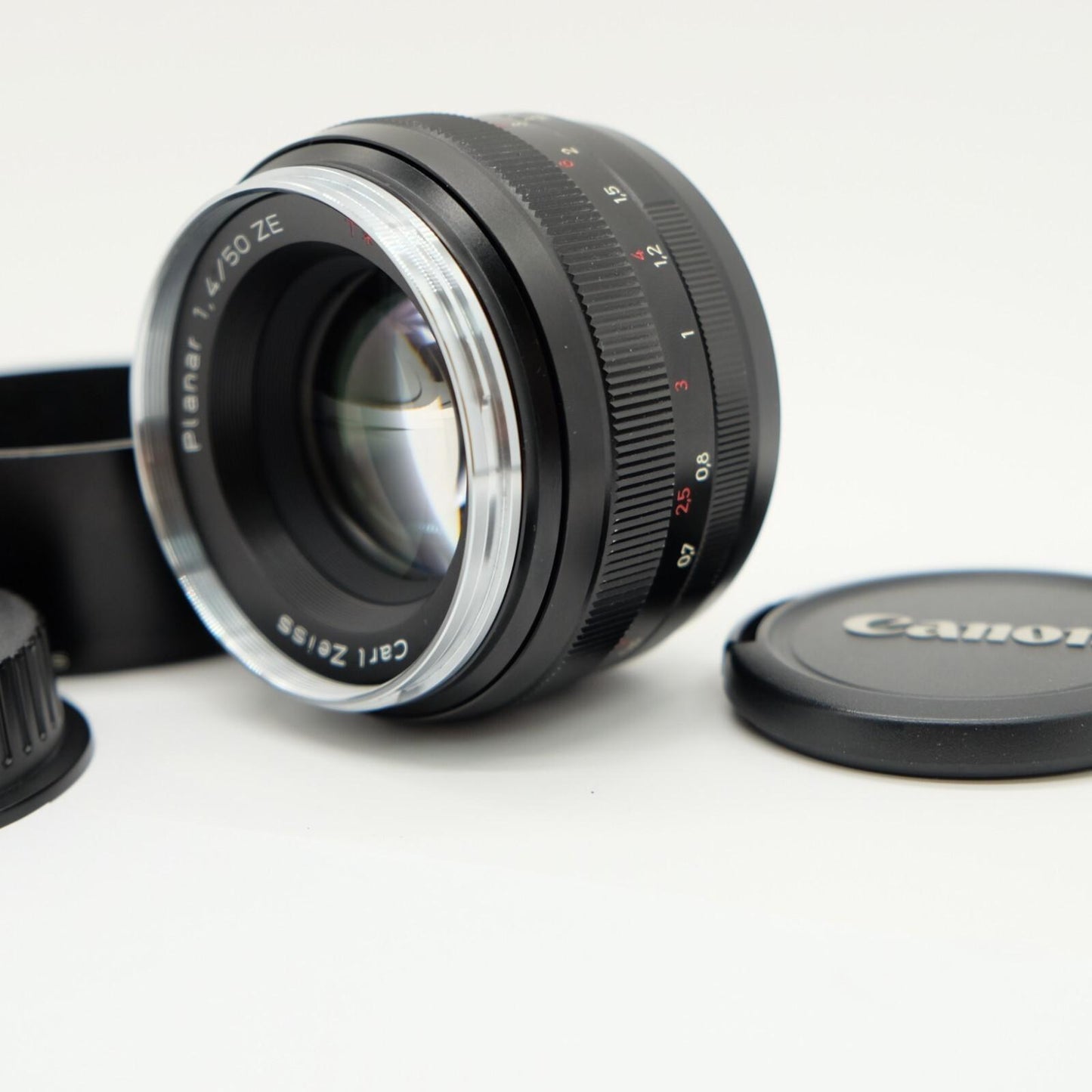 [N Mint] Carl Zeiss Planar T* 50mm F/1.4 ZE Lens for Canon EF W/ Hood Japan 1136