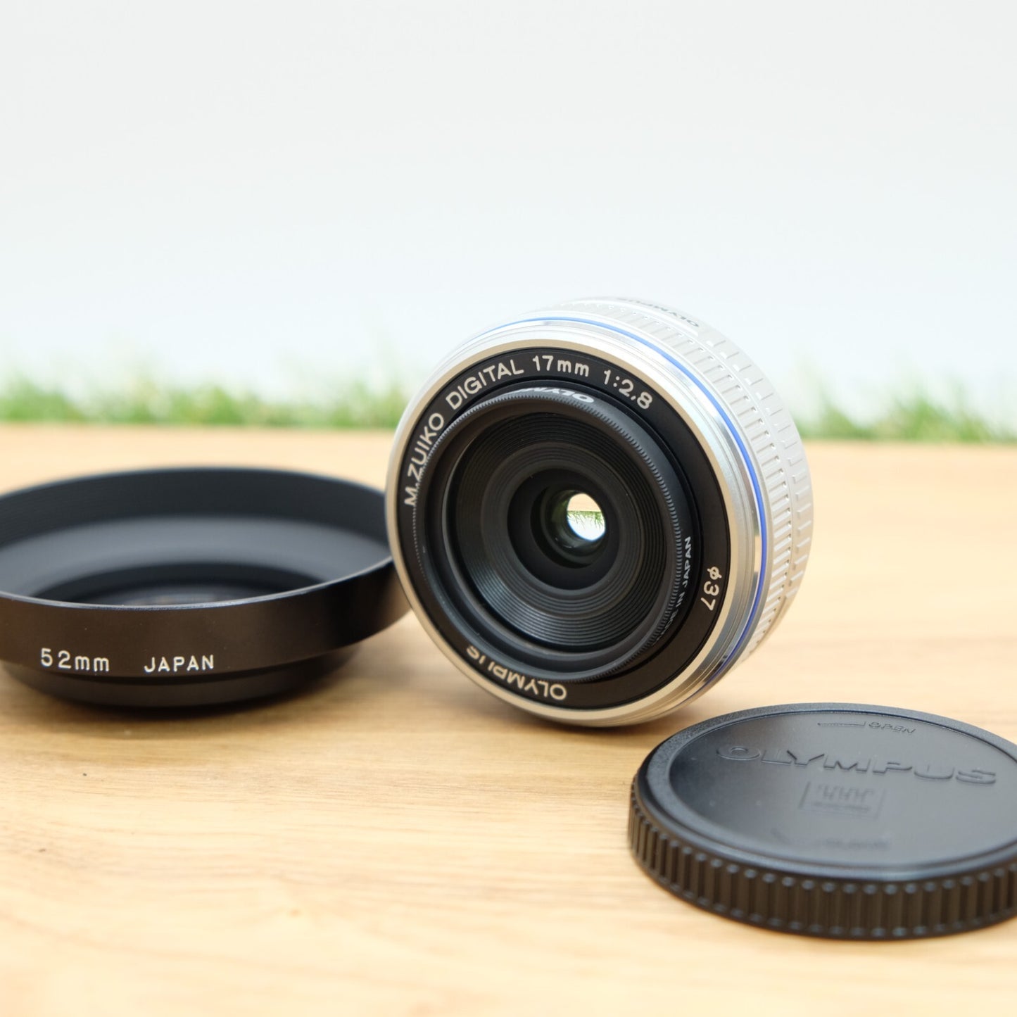 OLYMPUS Lens M.ZUIKO DIGITAL 17mm F2.8 Micro Silver W/ Hood Japan [Mint] #1005B