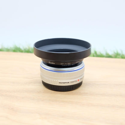 OLYMPUS Lens M.ZUIKO DIGITAL 17mm F2.8 Micro Silver W/ Hood Japan [Mint] #1005B