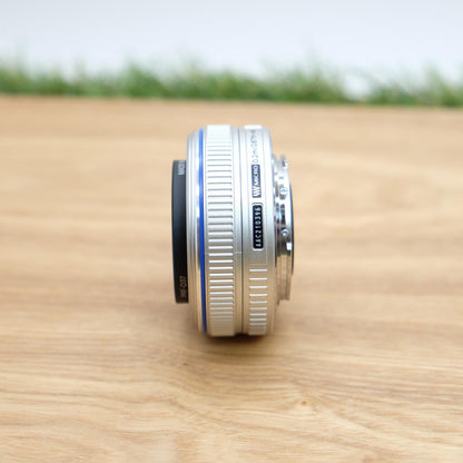 OLYMPUS Lens M.ZUIKO DIGITAL 17mm F2.8 Micro Silver W/ Hood Japan [Mint] #1005B