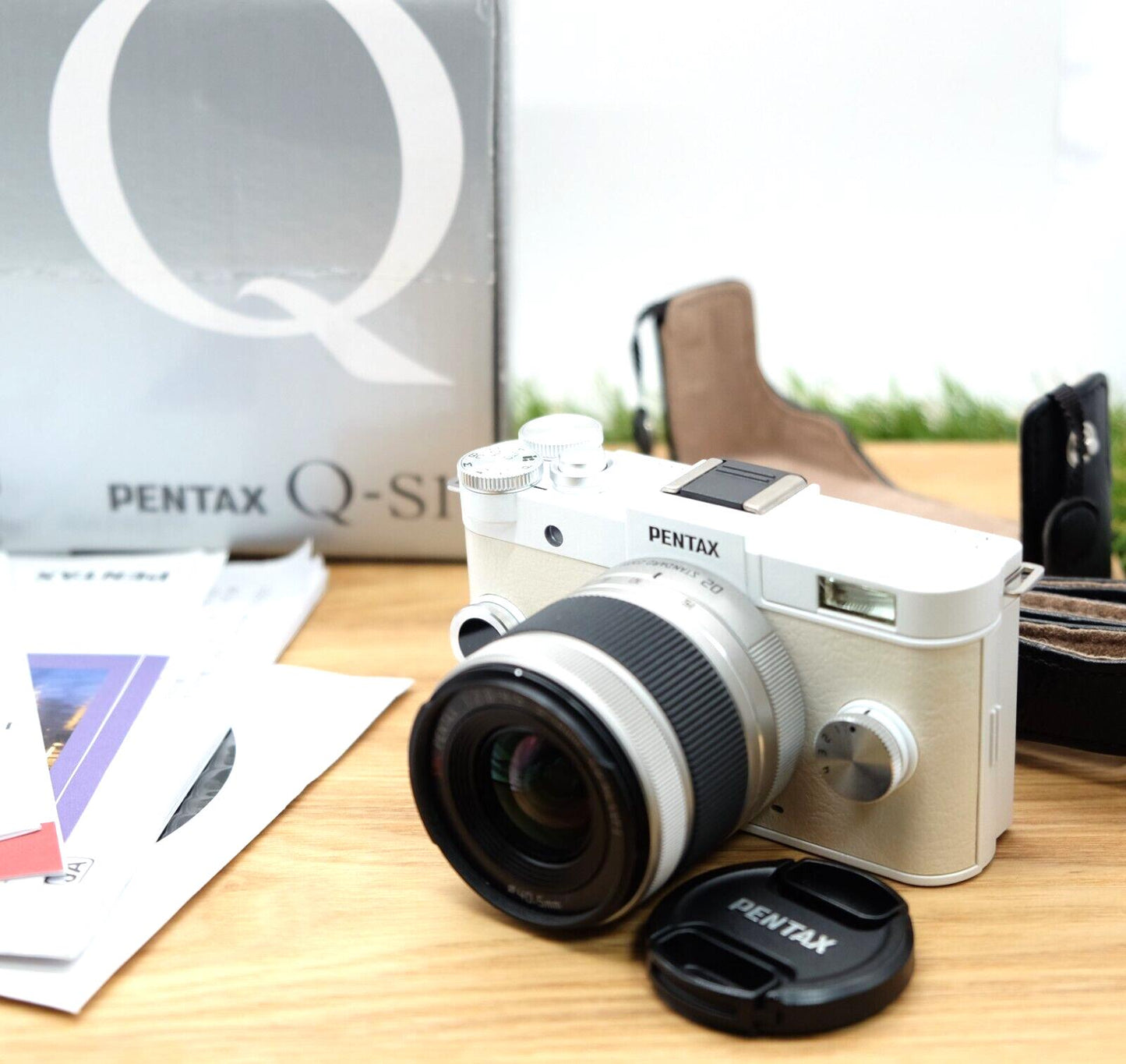 Pentax Q-S1 12.4MP White 02 Standard Zoom Lens Kit W/ Box Japan [Mint] #1230