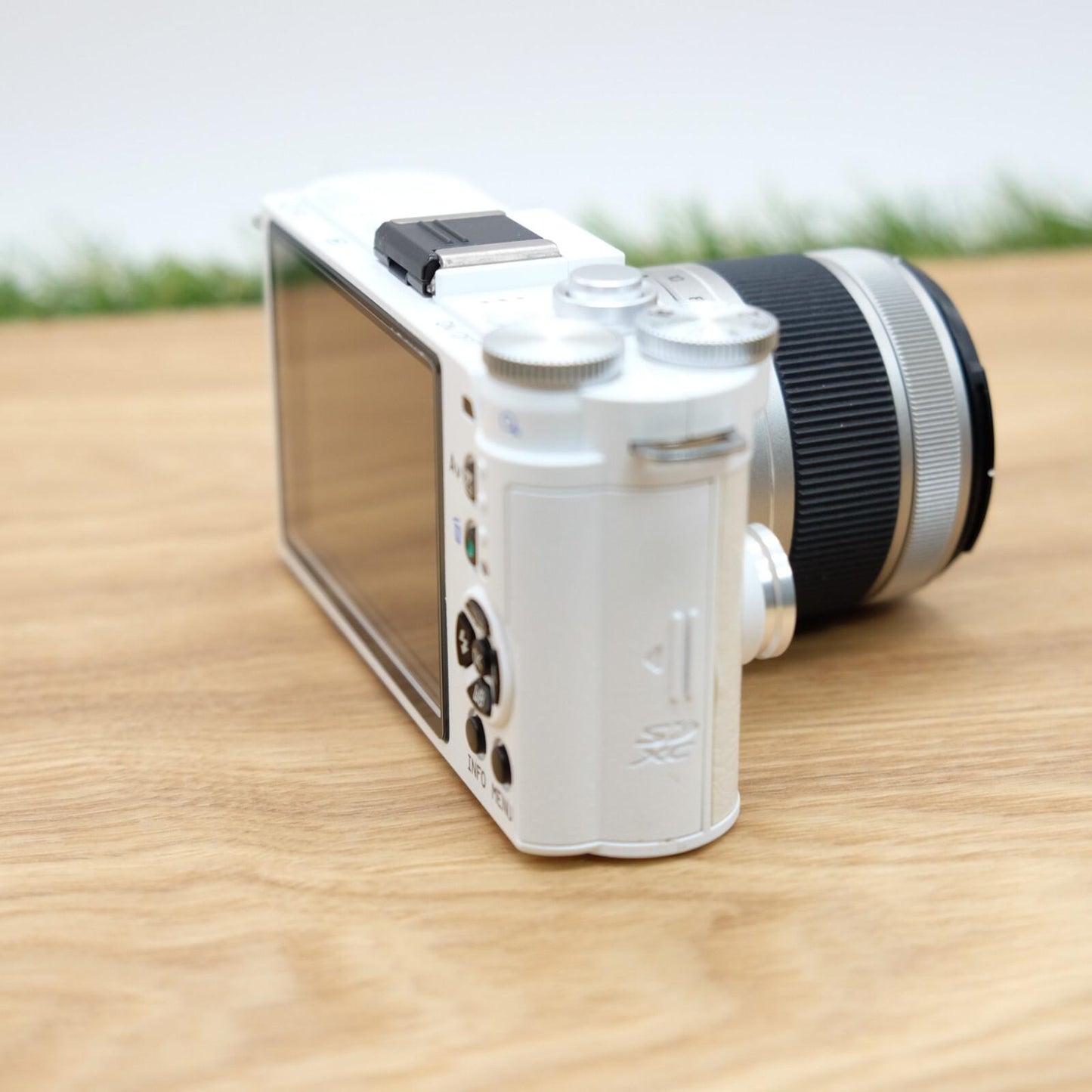 Pentax Q-S1 12.4MP White 02 Standard Zoom Lens Kit W/ Box Japan [Mint] #1230