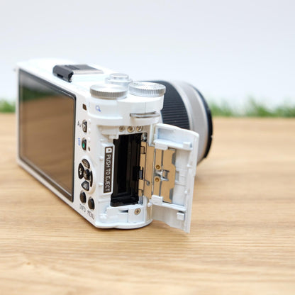 Pentax Q-S1 12.4MP White 02 Standard Zoom Lens Kit W/ Box Japan [Mint] #1230