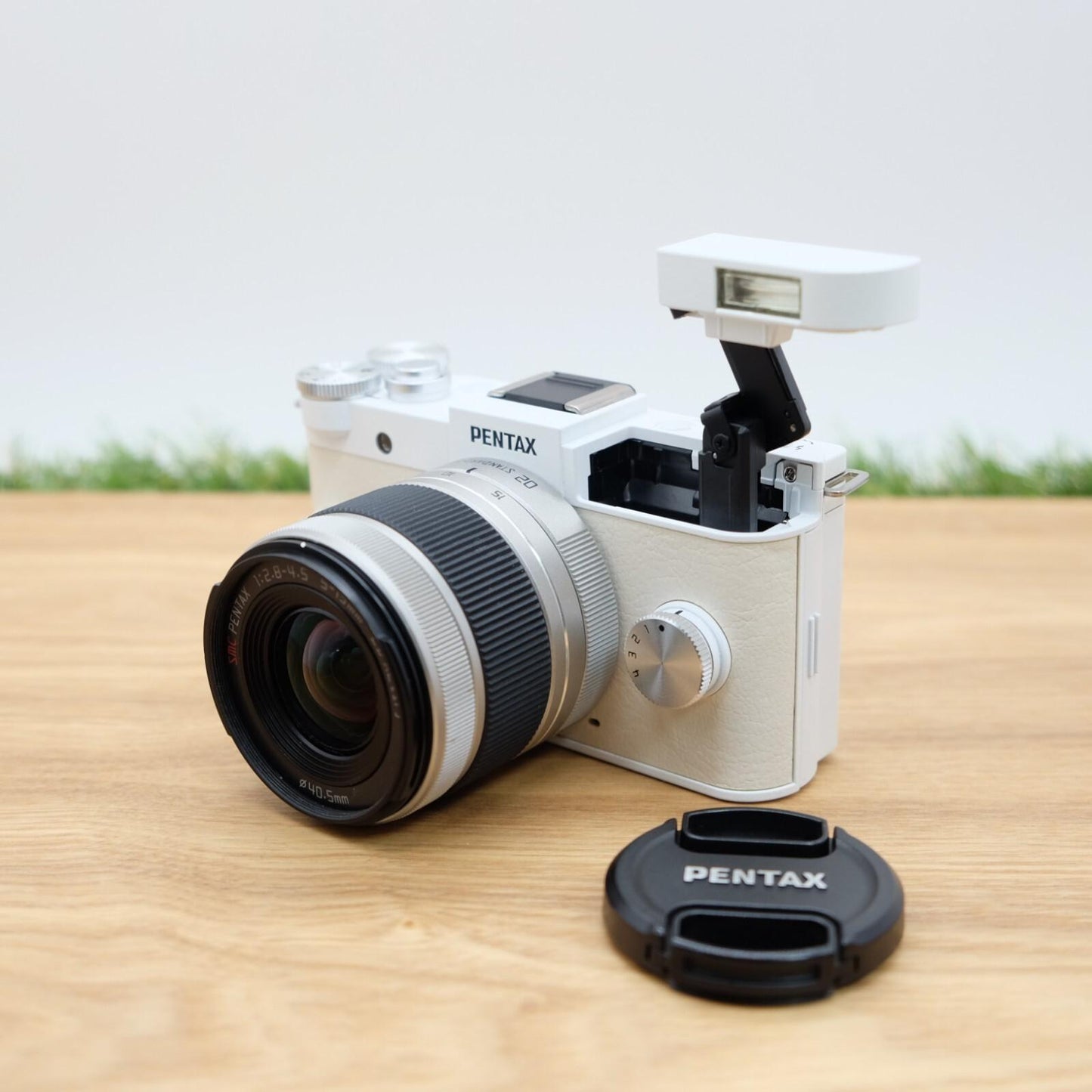 Pentax Q-S1 12.4MP White 02 Standard Zoom Lens Kit W/ Box Japan [Mint] #1230