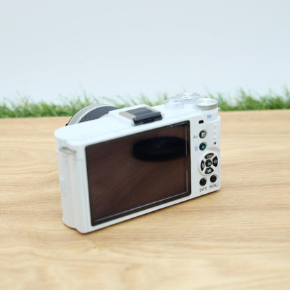 Pentax Q-S1 12.4MP White 02 Standard Zoom Lens Kit W/ Box Japan [Mint] #1230