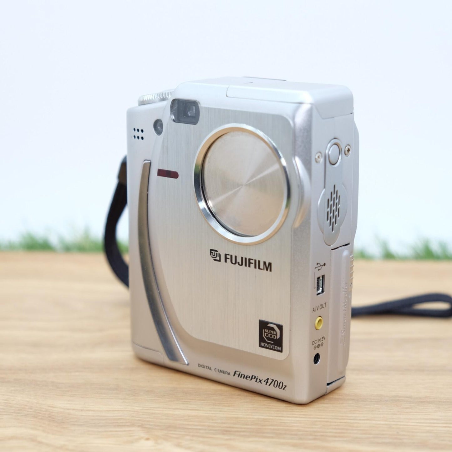 FUJIFILM Fuji FinePix 4700z 4.3MP Silver Digital Camera Japan [Near Mint] #1049B
