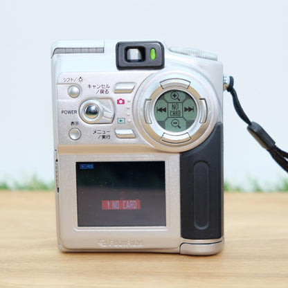 FUJIFILM Fuji FinePix 4700z 4.3MP Silver Digital Camera Japan [Near Mint] #1049B