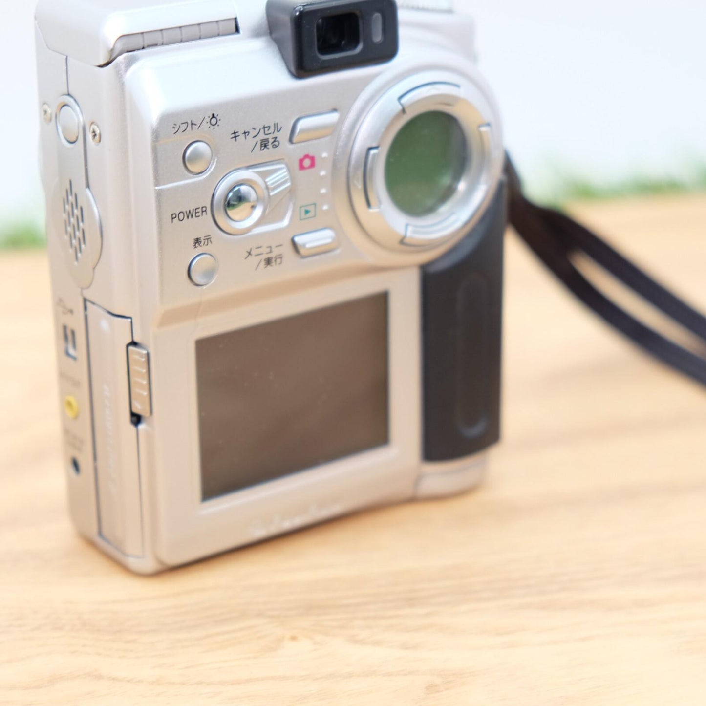 FUJIFILM Fuji FinePix 4700z 4.3MP Silver Digital Camera Japan [Near Mint] #1049B