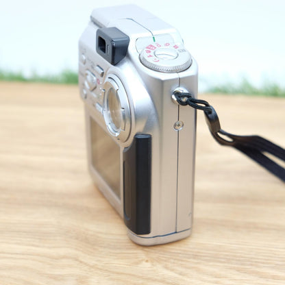 FUJIFILM Fuji FinePix 4700z 4.3MP Silver Digital Camera Japan [Near Mint] #1049B