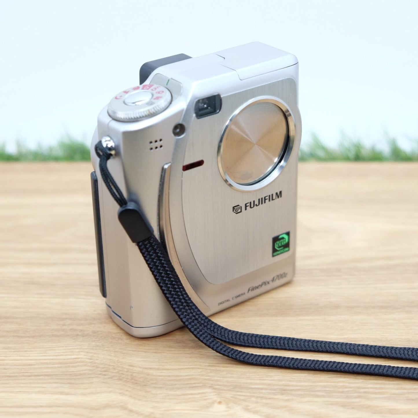 FUJIFILM Fuji FinePix 4700z 4.3MP Silver Digital Camera Japan [Near Mint] #1049B