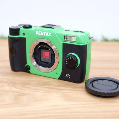 Pentax Q10 12.4MP Mirrorless Digital Camera Green Rare W/ Box Japan [Mint] #1250