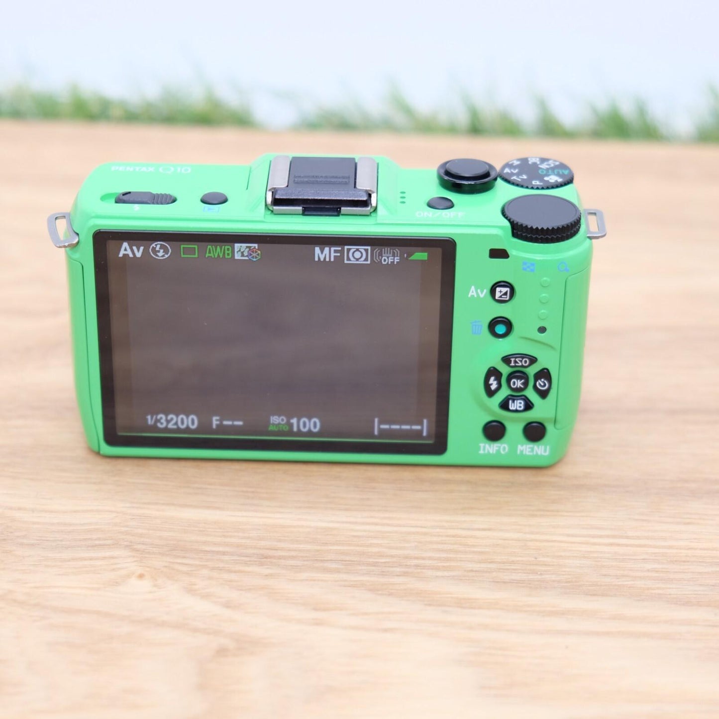 Pentax Q10 12.4MP Mirrorless Digital Camera Green Rare W/ Box Japan [Mint] #1250