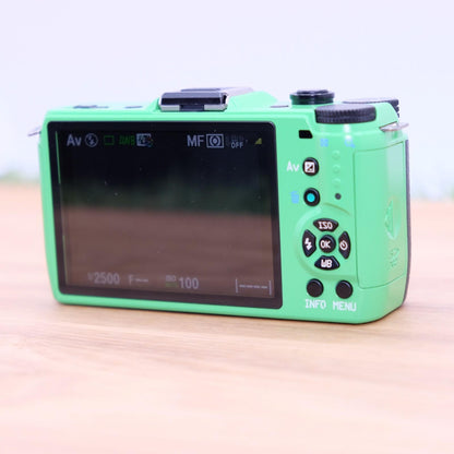 Pentax Q10 12.4MP Mirrorless Digital Camera Green Rare W/ Box Japan [Mint] #1250