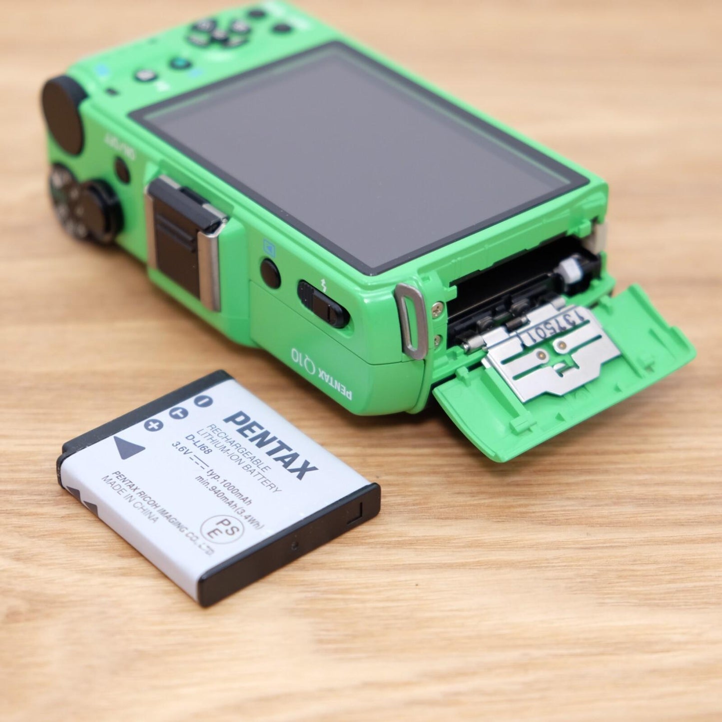 Pentax Q10 12.4MP Mirrorless Digital Camera Green Rare W/ Box Japan [Mint] #1250