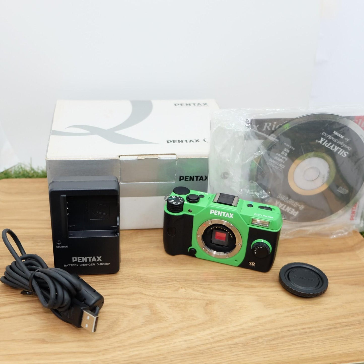 Pentax Q10 12.4MP Mirrorless Digital Camera Green Rare W/ Box Japan [Mint] #1250