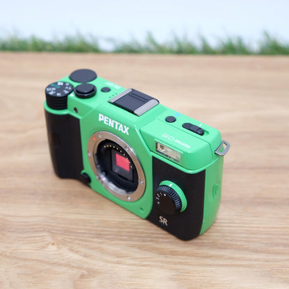 Pentax Q10 12.4MP Mirrorless Digital Camera Green Rare W/ Box Japan [Mint] #1250