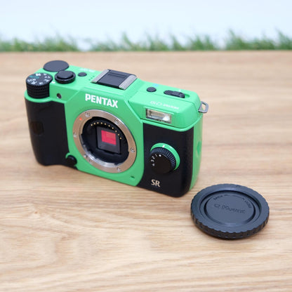 Pentax Q10 12.4MP Mirrorless Digital Camera Green Rare W/ Box Japan [Mint] #1250