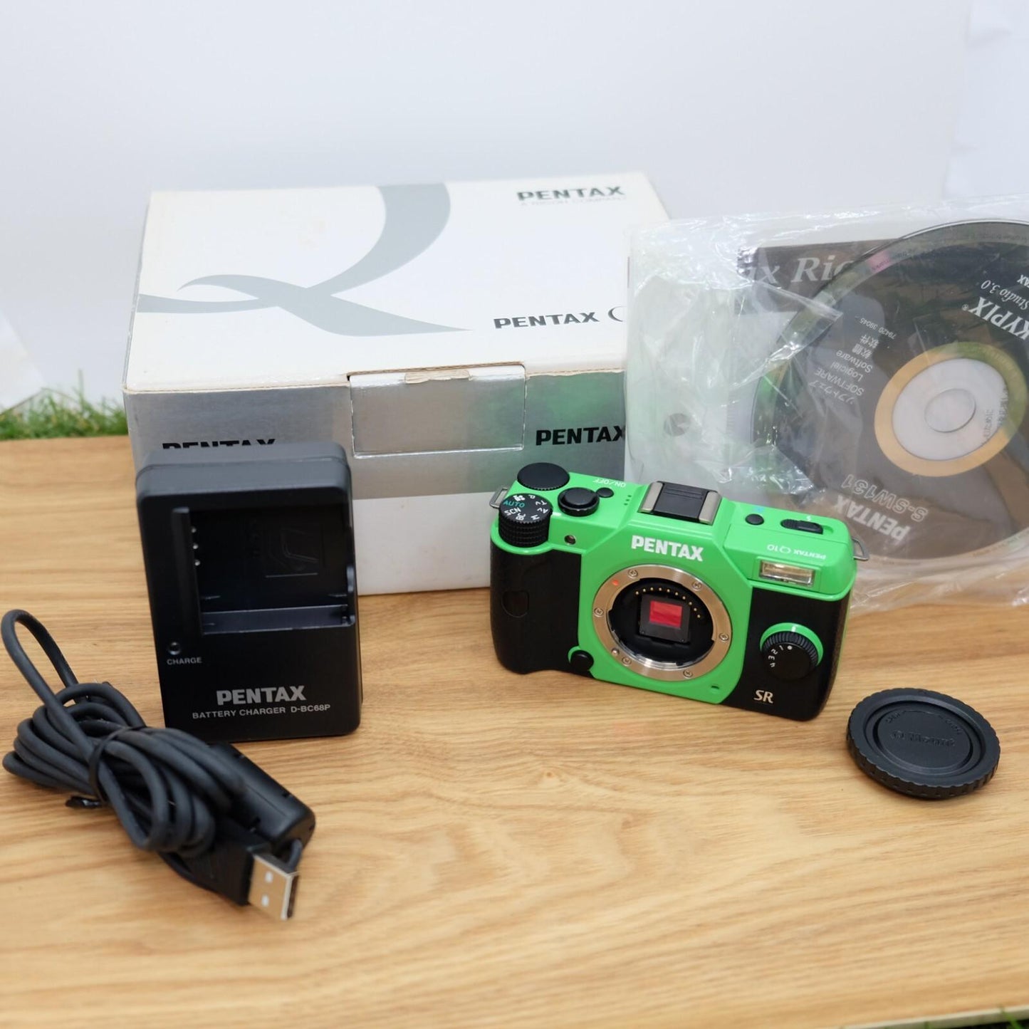 Pentax Q10 12.4MP Mirrorless Digital Camera Green Rare W/ Box Japan [Mint] #1250