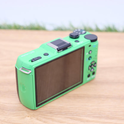 Pentax Q10 12.4MP Mirrorless Digital Camera Green Rare W/ Box Japan [Mint] #1250