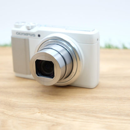 Olympus STYLUS XZ-10 12.0MP Digital Camera White Form Japan [Near Mint] #1259