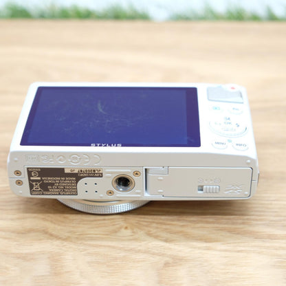 Olympus STYLUS XZ-10 12.0MP Digital Camera White Form Japan [Near Mint] #1259