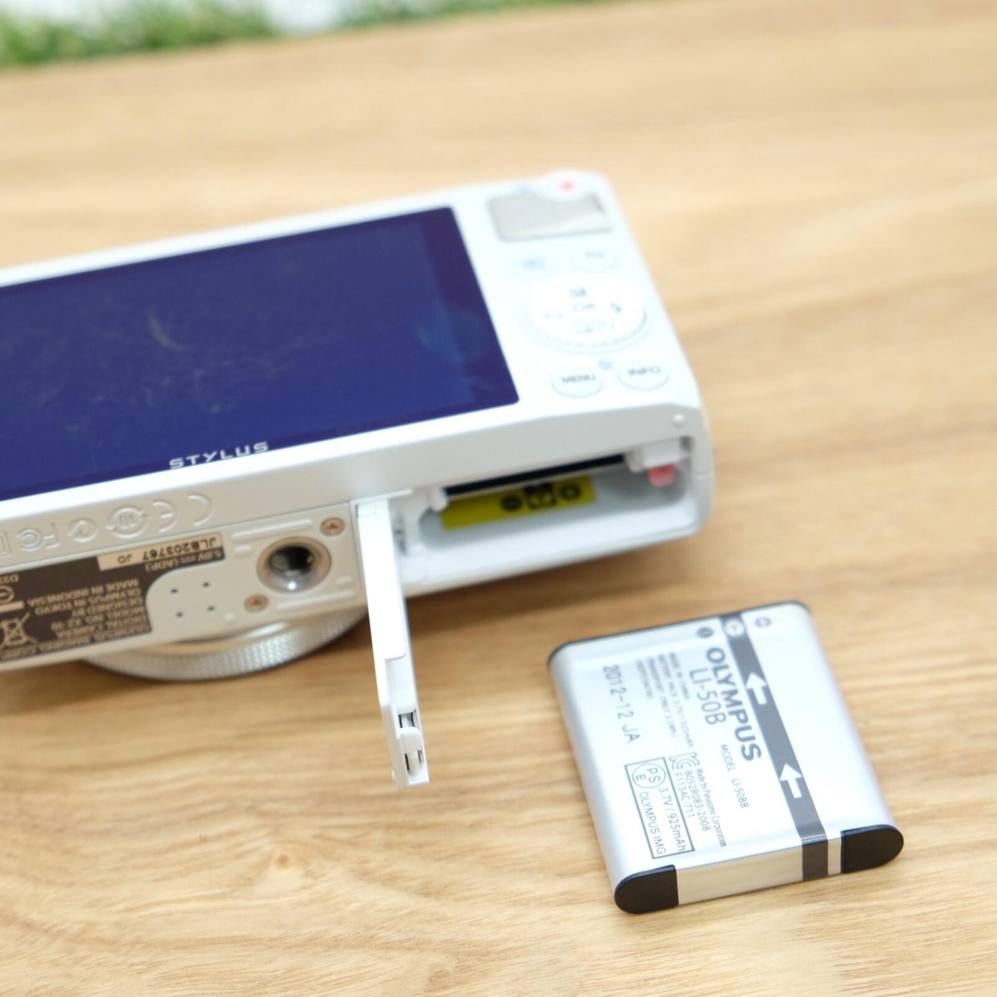 Olympus STYLUS XZ-10 12.0MP Digital Camera White Form Japan [Near Mint] #1259