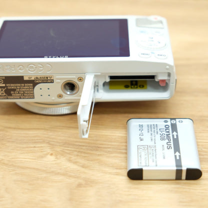 Olympus STYLUS XZ-10 12.0MP Digital Camera White Form Japan [Near Mint] #1259