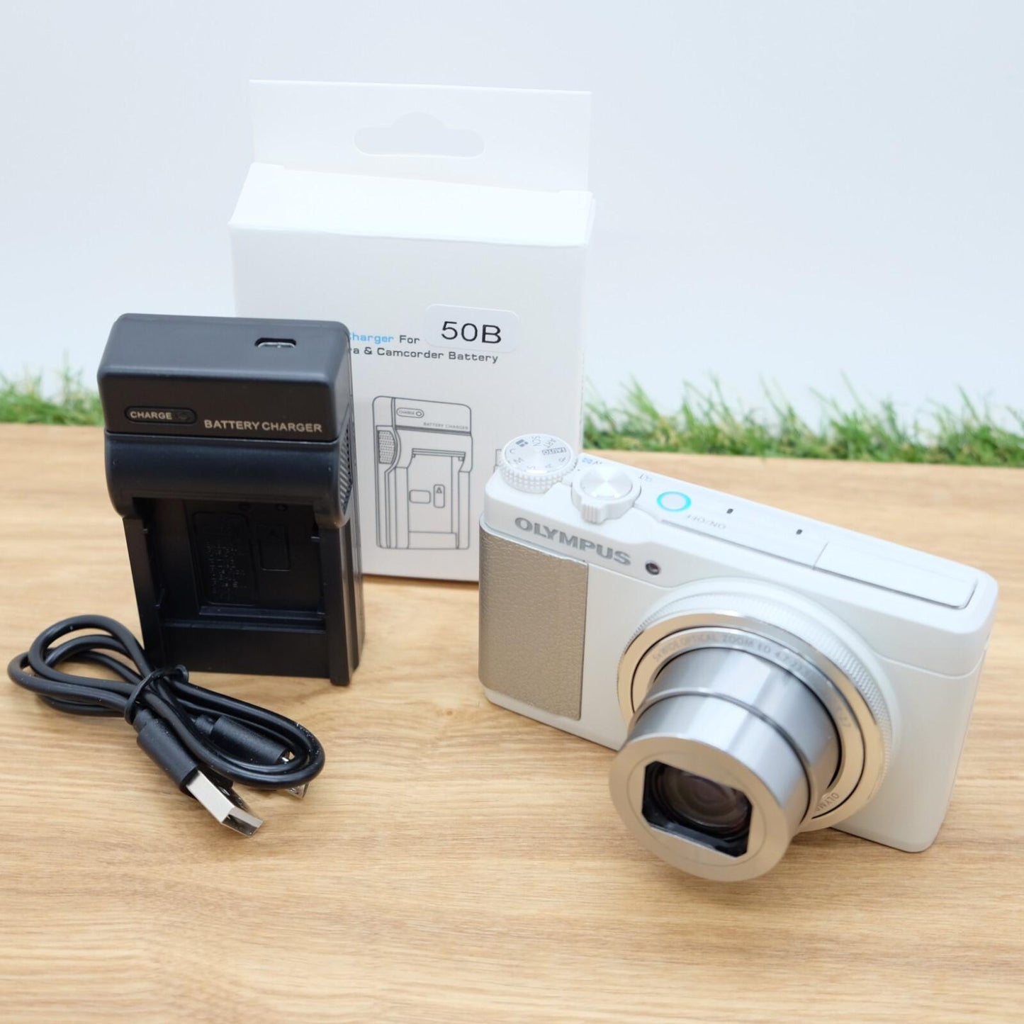 Olympus STYLUS XZ-10 12.0MP Digital Camera White Form Japan [Near Mint] #1259