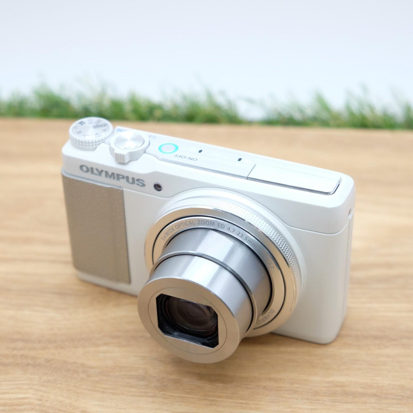 Olympus STYLUS XZ-10 12.0MP Digital Camera White Form Japan [Near Mint] #1259