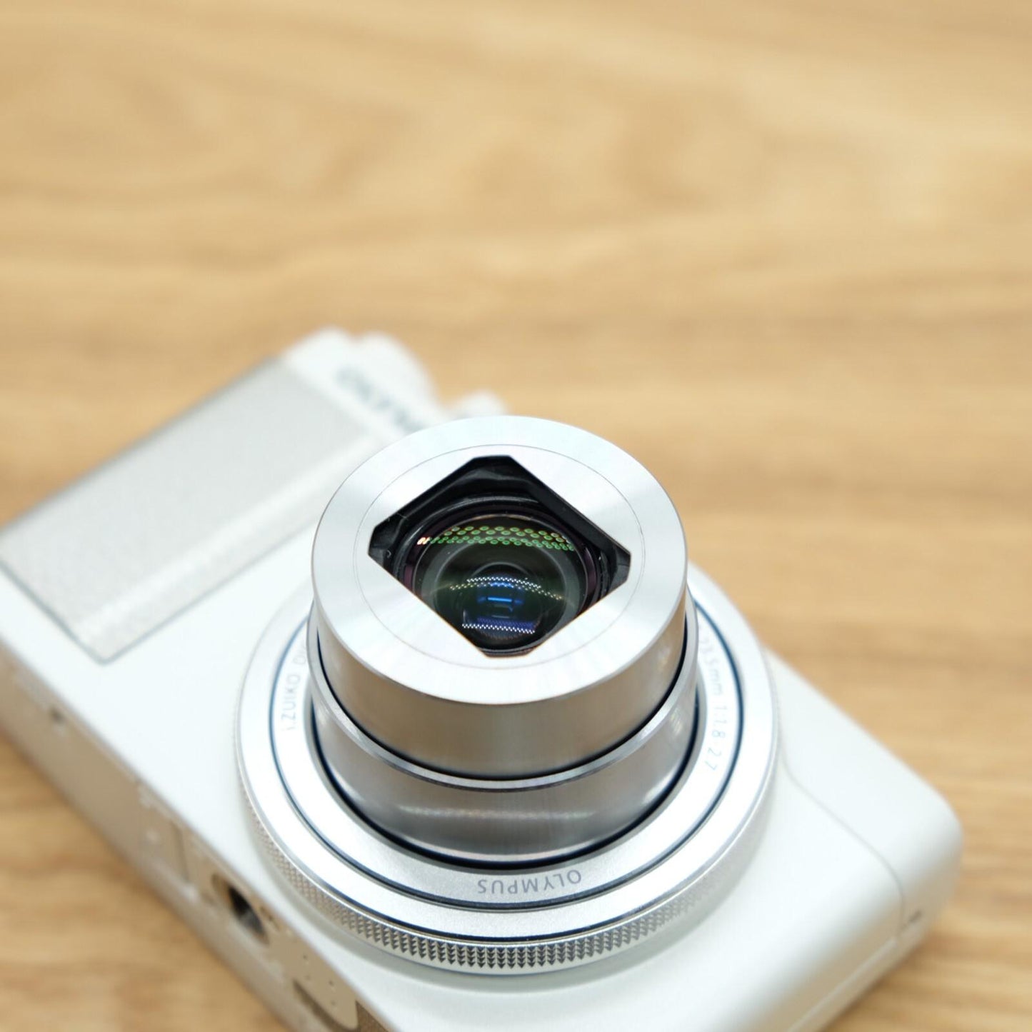 Olympus STYLUS XZ-10 12.0MP Digital Camera White Form Japan [Near Mint] #1259