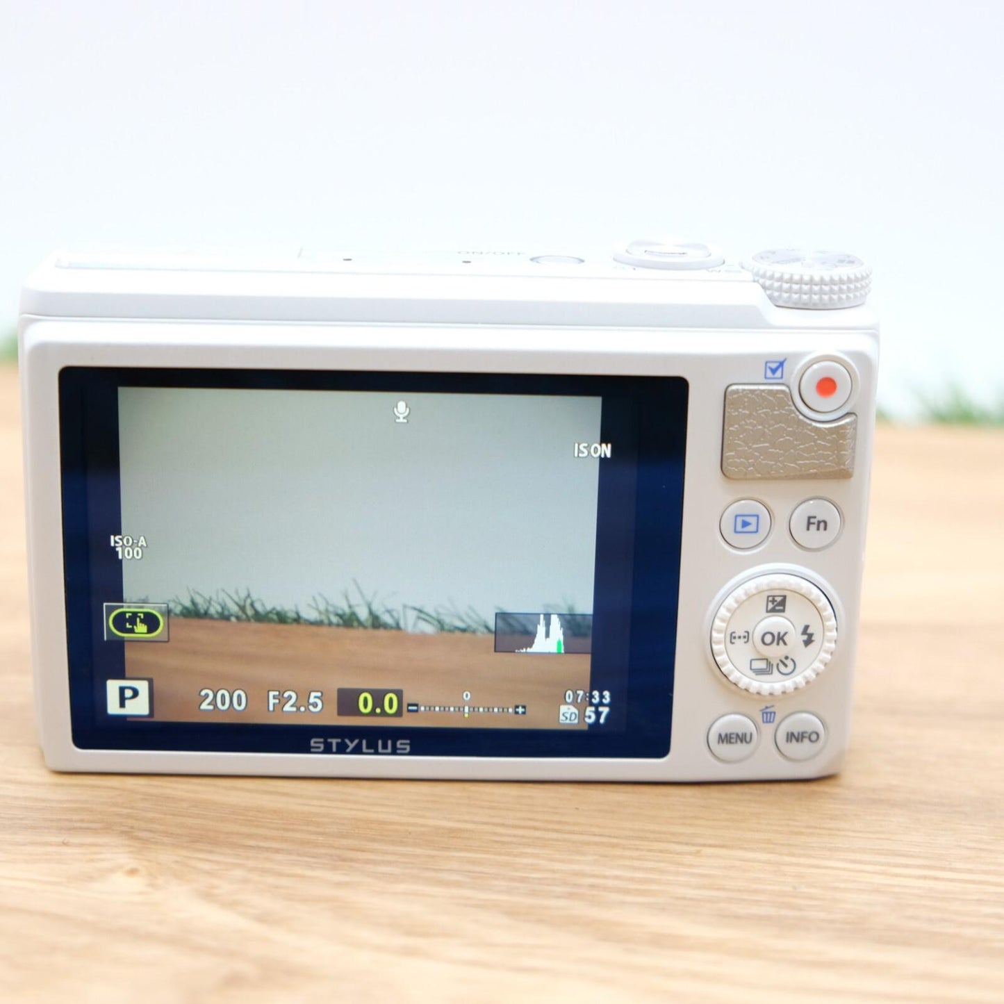 Olympus STYLUS XZ-10 12.0MP Digital Camera White Form Japan [Near Mint] #1259