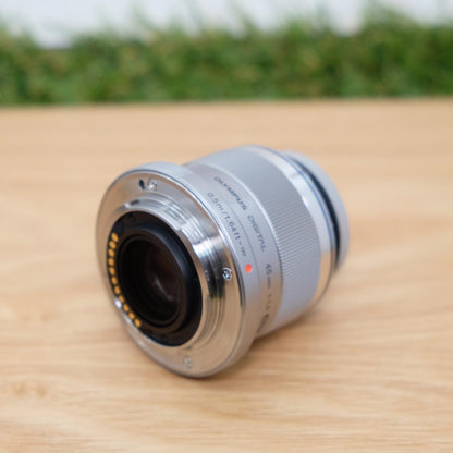 OLYMPUS M.ZUIKO DIGITAL 45mm F1.8 Lens Micro Four Thirds Japan [Near Mint] #1301