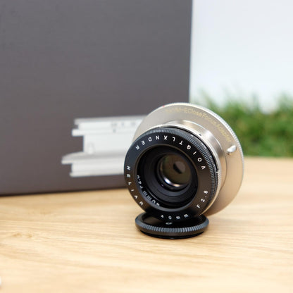 Voigtlander Heliar 40mm f/2.8 Lens for VM-E Close Focus W/ Box [Top Mint] 1332