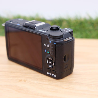 Pentax Q7 12.4MP Mirroless Digital Camera Black Body W/ Box Japan [Mint] #1218A