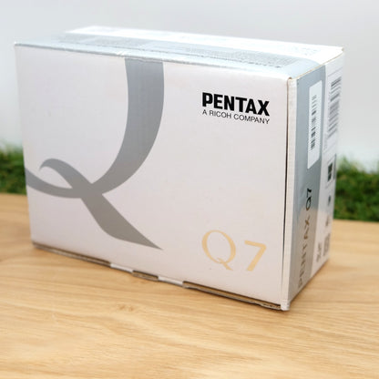 Pentax Q7 12.4MP Mirroless Digital Camera Black Body W/ Box Japan [Mint] #1218A