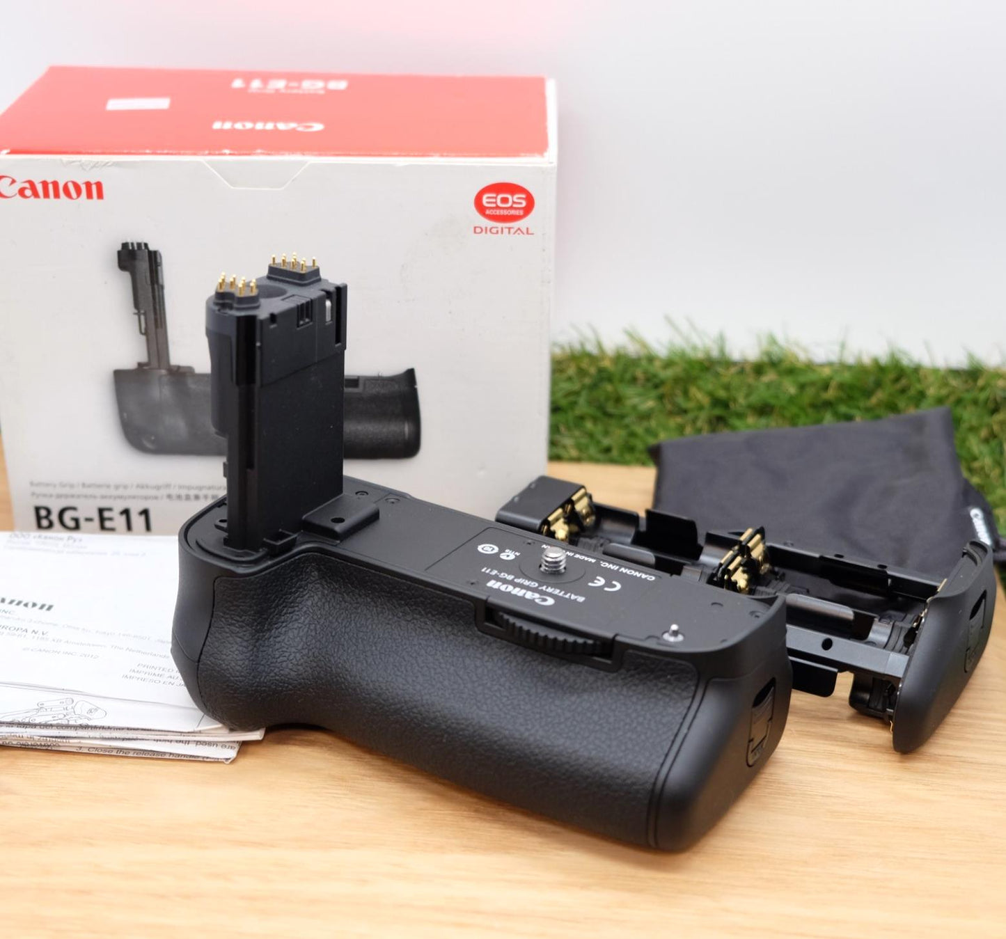 Canon BG-E11 Battery Grip For EOS 5DMarkIII Japan W/ Box Japan [Mint] #1096C