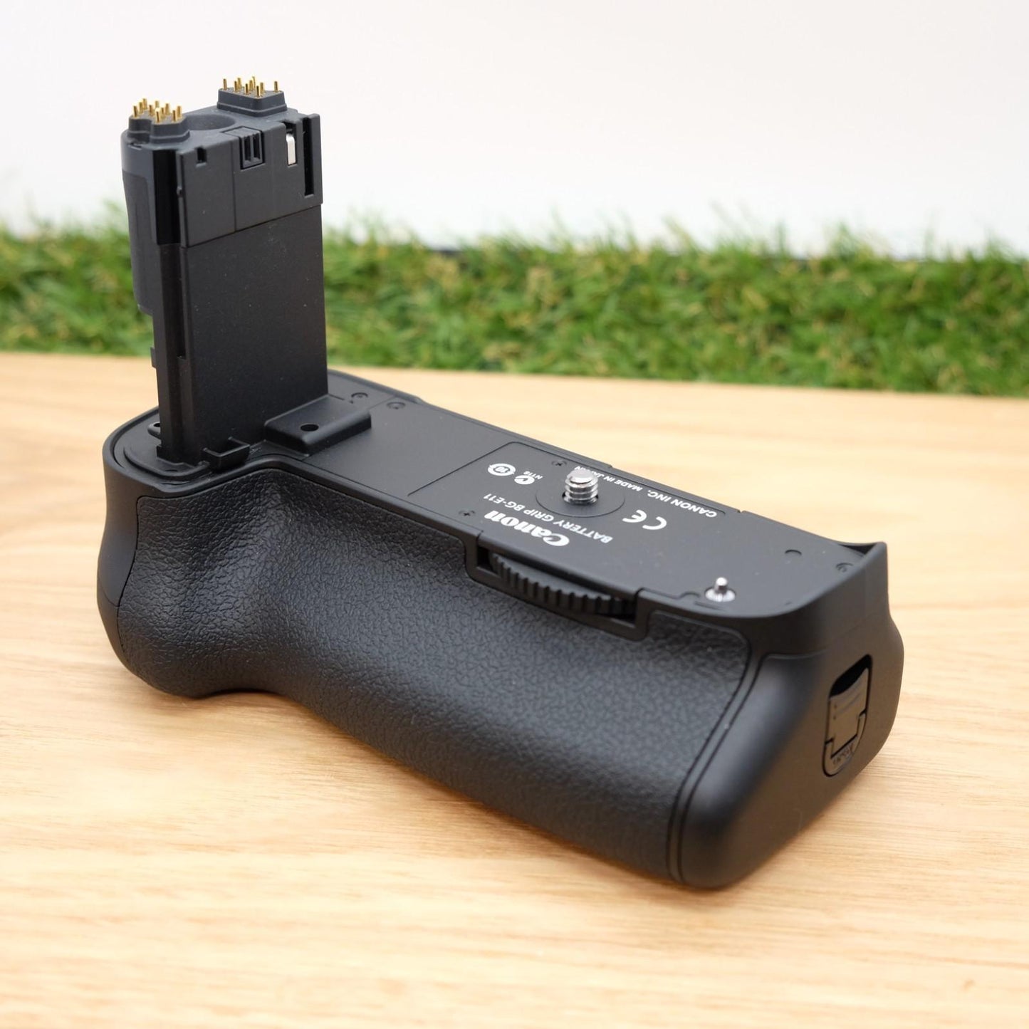 Canon BG-E11 Battery Grip For EOS 5DMarkIII Japan W/ Box Japan [Mint] #1096C