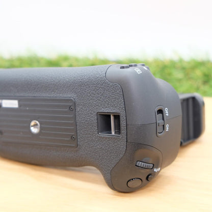 Canon BG-E11 Battery Grip For EOS 5DMarkIII Japan W/ Box Japan [Mint] #1096C