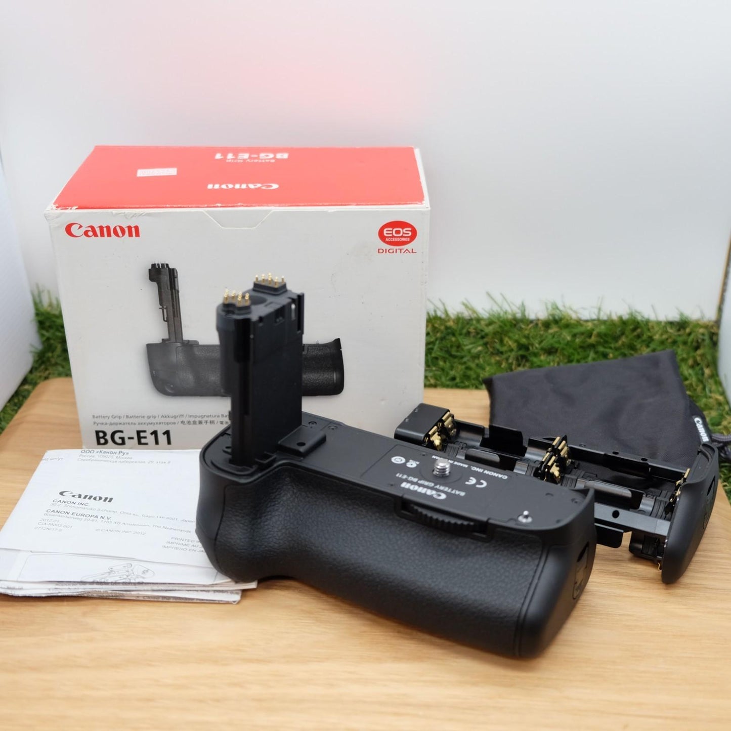 Canon BG-E11 Battery Grip For EOS 5DMarkIII Japan W/ Box Japan [Mint] #1096C