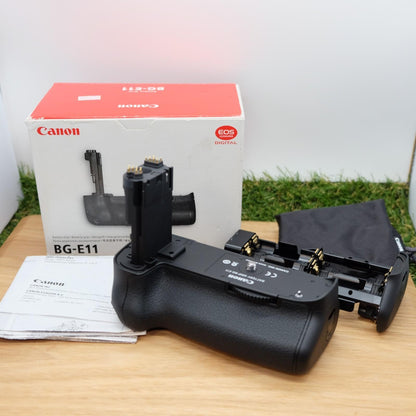Canon BG-E11 Battery Grip For EOS 5DMarkIII Japan W/ Box Japan [Mint] #1096C