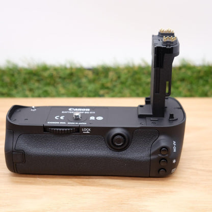 Canon BG-E11 Battery Grip For EOS 5DMarkIII Japan W/ Box Japan [Mint] #1096C