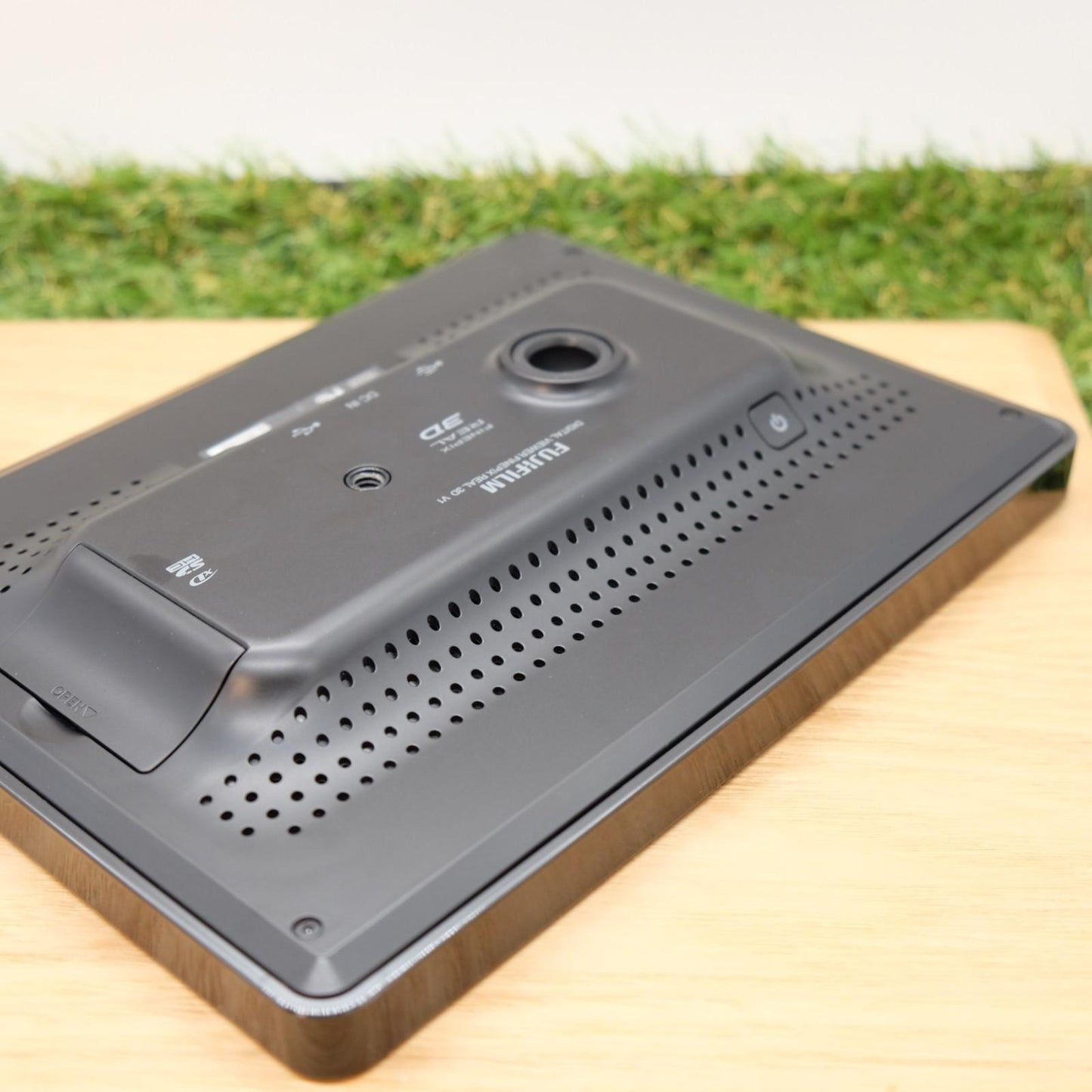 富士フイルム FinePix Real 3D V1 10MPモニターカメラ ブラック 箱付き 日本製 [新品] #1246A 