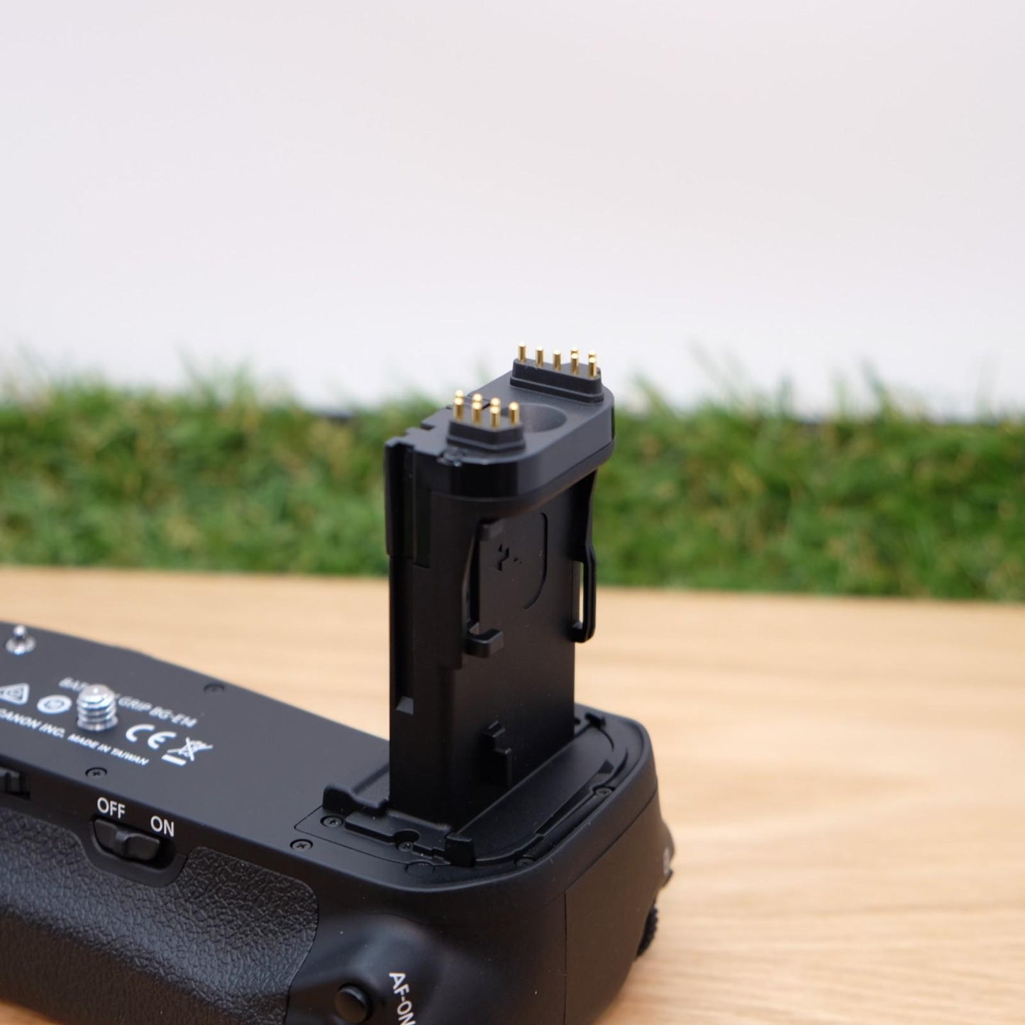 Canon バッテリーグリップ BG-E14 EOS 70D 80D 90D用 箱付き 日本製 [新品 -] #1151C 