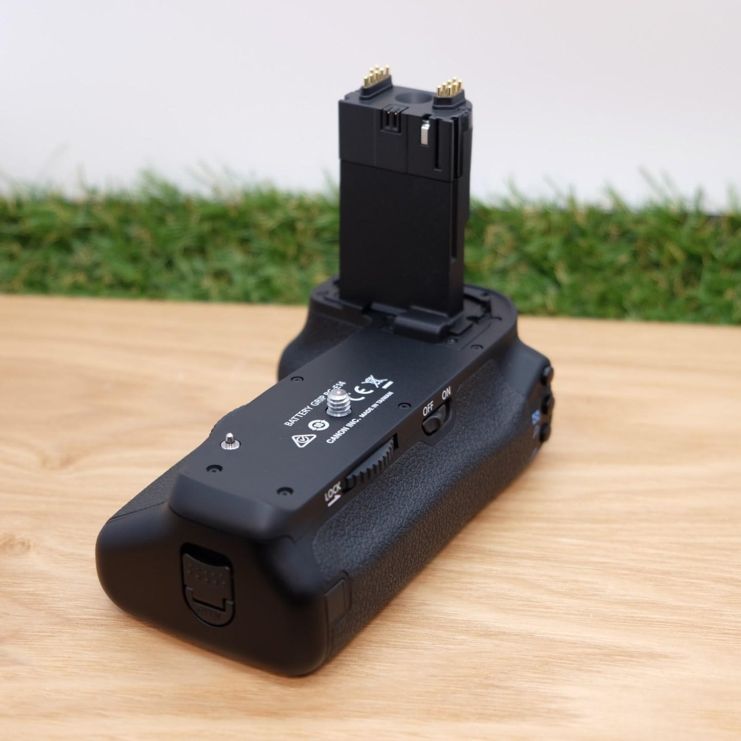 Canon バッテリーグリップ BG-E14 EOS 70D 80D 90D用 箱付き 日本製 [新品 -] #1151C 