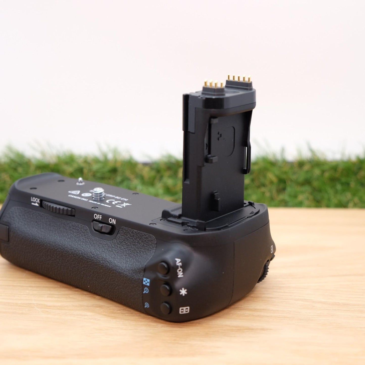 Canon バッテリーグリップ BG-E14 EOS 70D 80D 90D用 箱付き 日本製 [新品 -] #1151C 