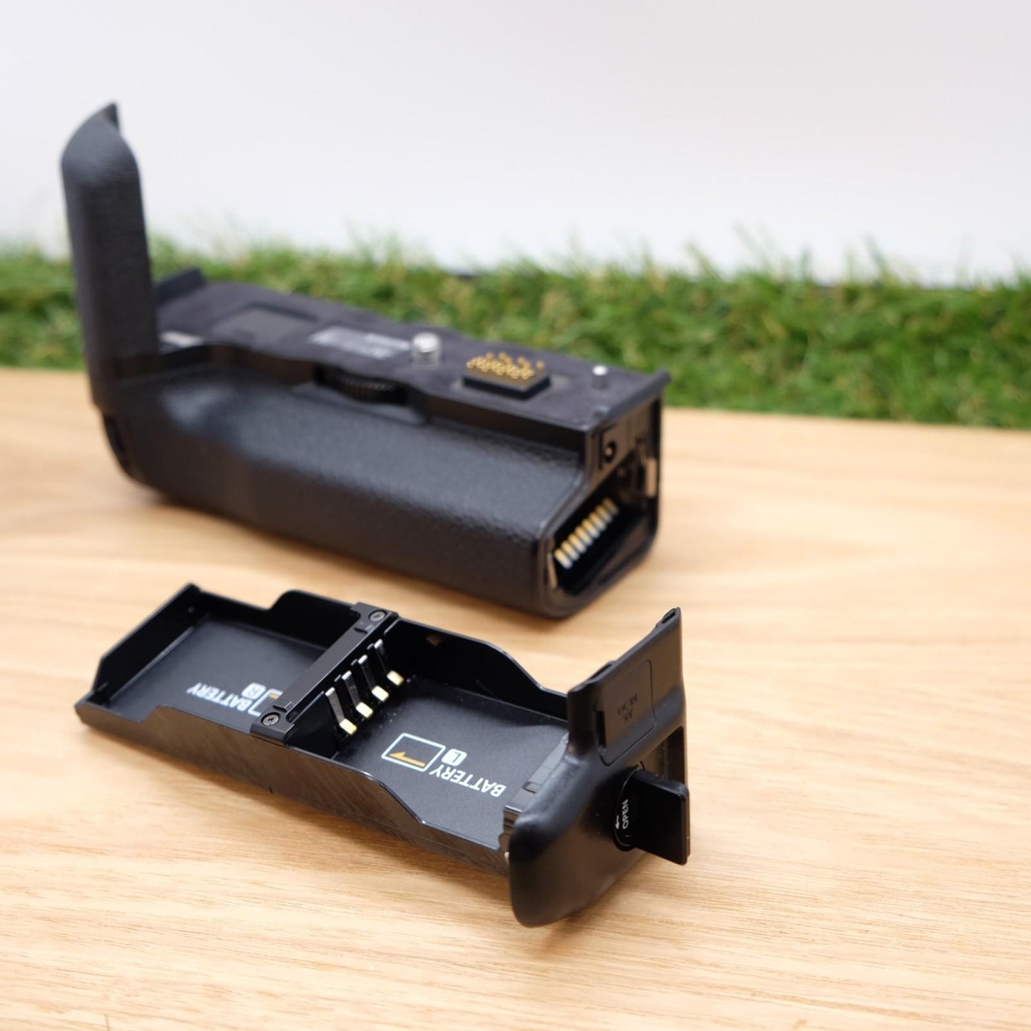 Fujifilm VG-XT3 Vertical Battery Grip for X-T3 W/ Adapter Japan [Mint -] #23147B